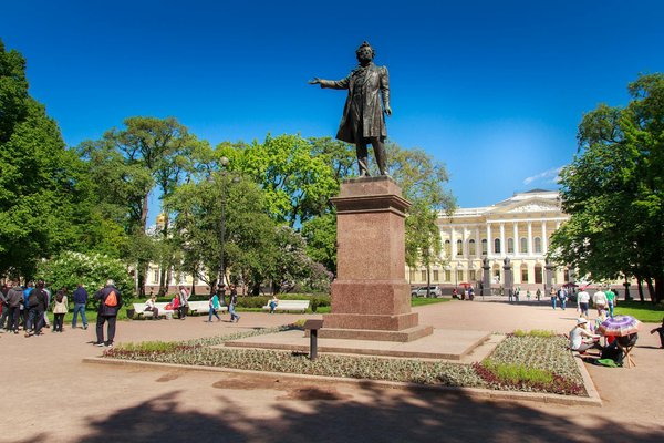 Comment organiser un séjour dans une ferme en Normandie avec des ateliers de fabrication de cidre et des balades en calèche?